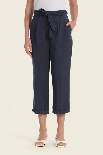 Broek met strikceintuur