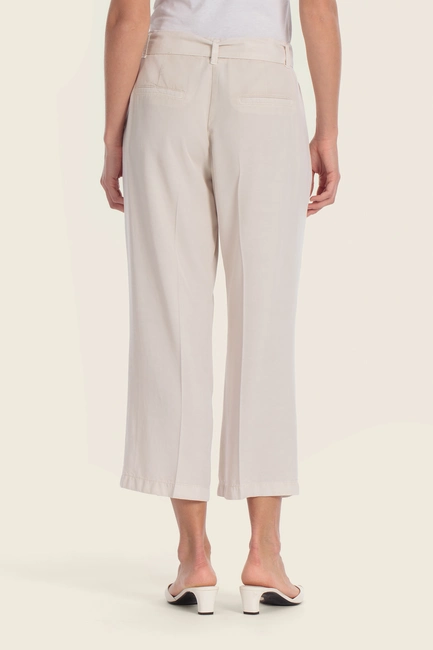 Broek met strikceintuur
