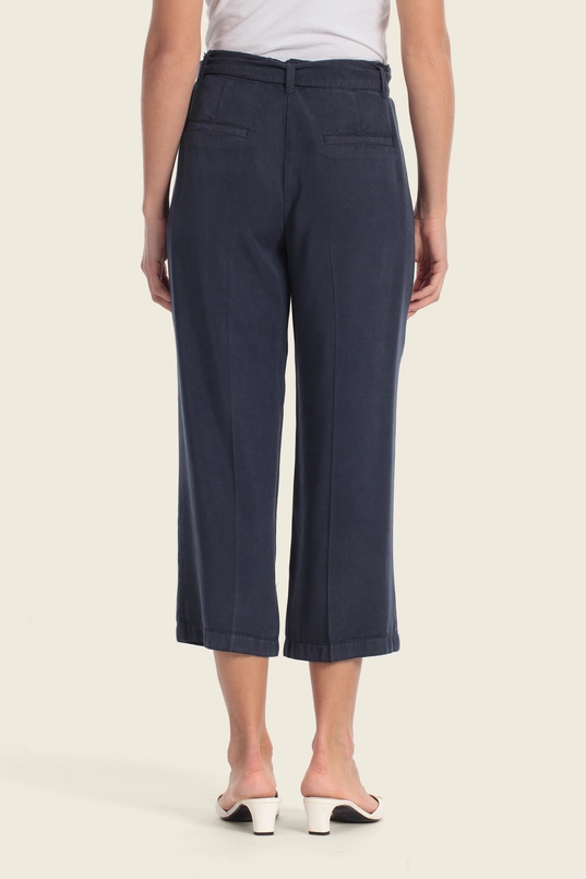 Broek met strikceintuur