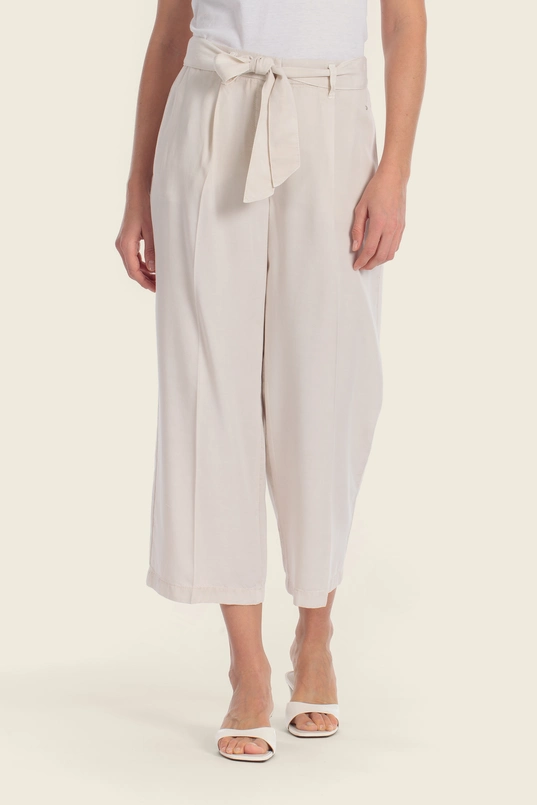 Broek met strikceintuur