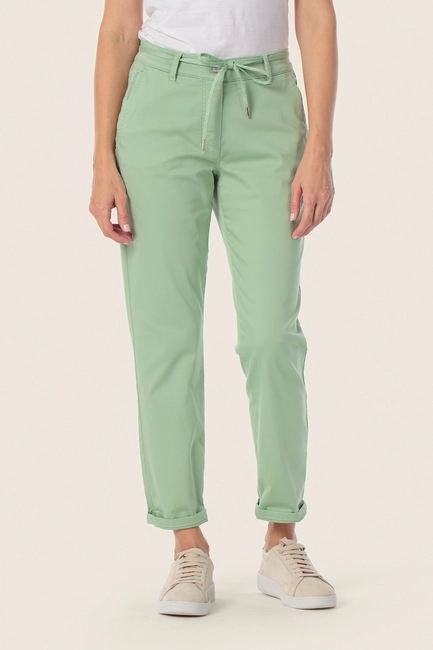 Chino met strikceintuur