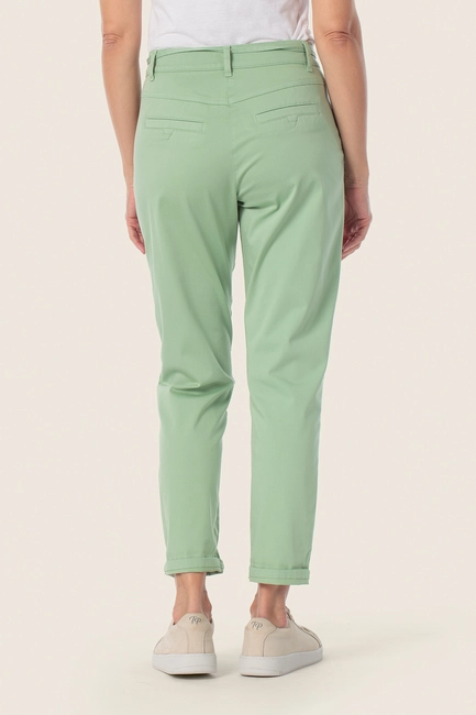 Chino met strikceintuur