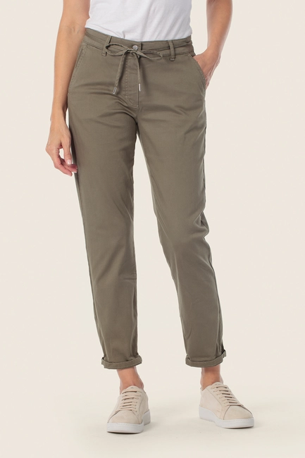 Chino met strikceintuur