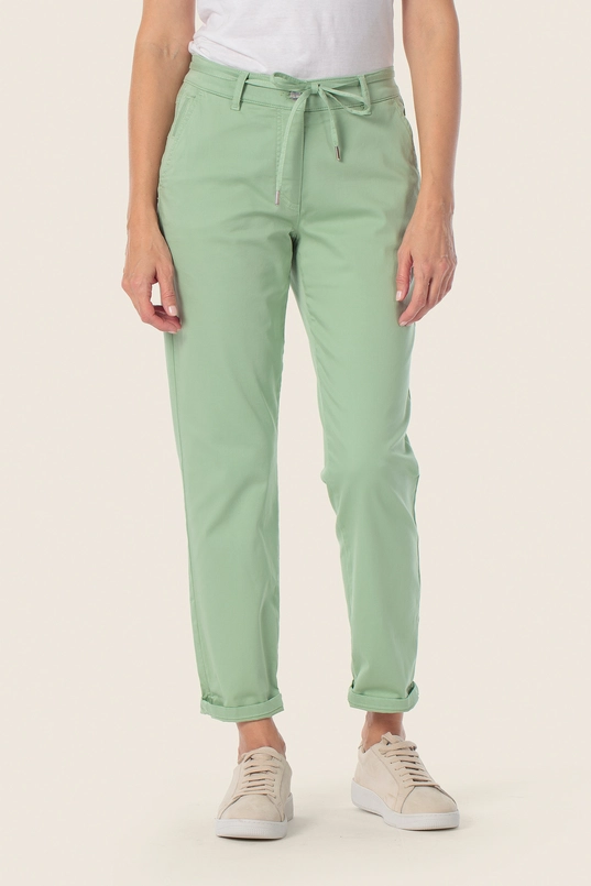 Chino met strikceintuur