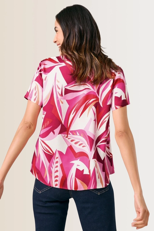 Top met expressieve print