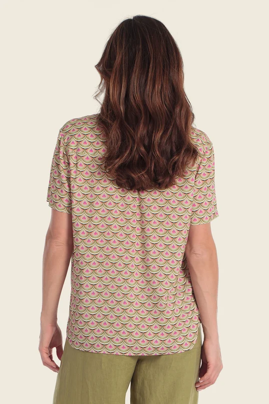 Top met grafische print