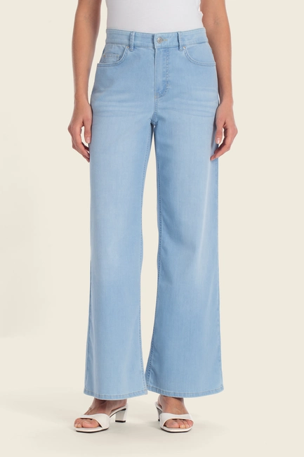 Wide leg denim jeans
