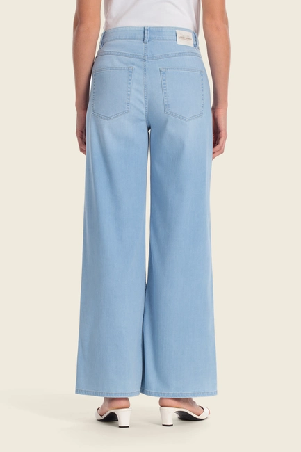 Wide leg denim jeans